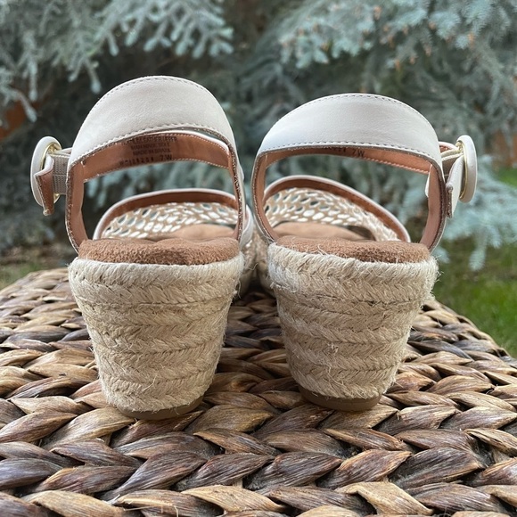 NEW Walking Cradles Ivory Avery Crochet Espadrille Wedge Comfort Sandals. Size 7 - Picture 4 of 6